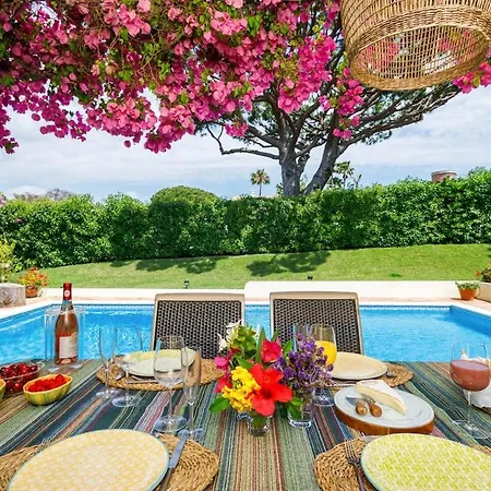 Amora Villa