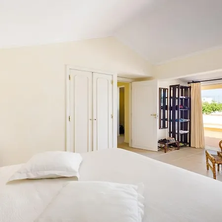 Amora Villa